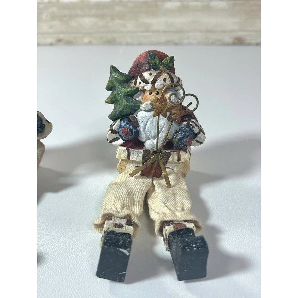 Set Rustic Sitting Wood Santa Figurines Plaid Metal Wire Folk Art Ornament Decor